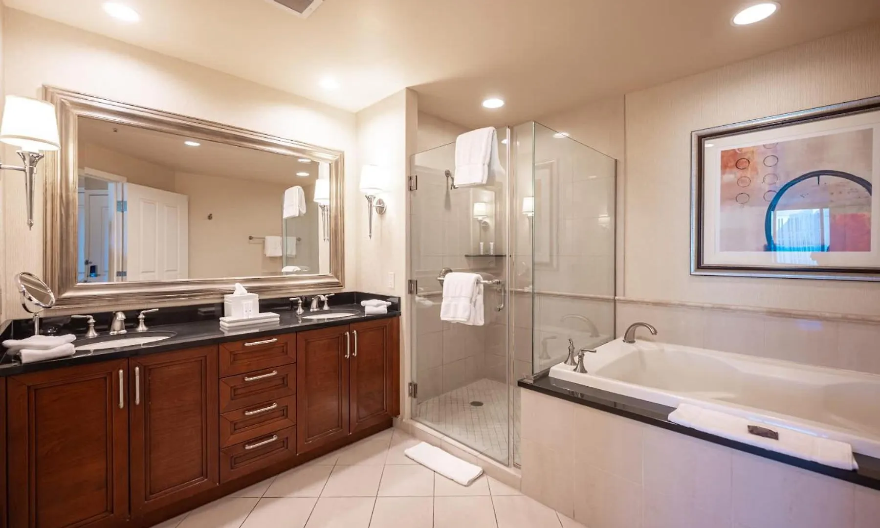 No Resort Fee Strip View Suite+ Free Valet + Pool Las Vegas USA