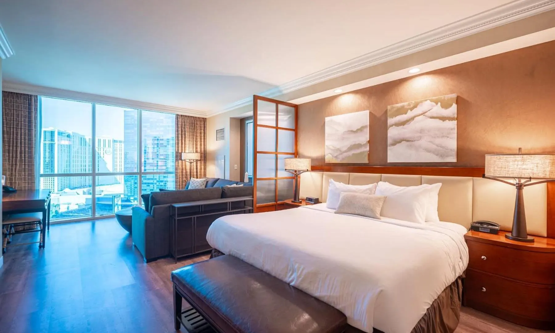 No Resort Fee Strip View Suite+ Free Valet + Pool kontakter
